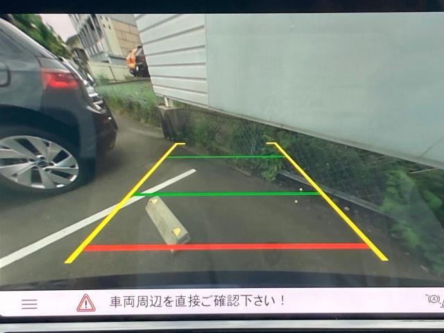 前後パーキングセンサー＆リアビューカメラで、車庫入れも安心です。パーキングセンサーは音だけでなくモニターで接近情報を確認出来てより安心です。