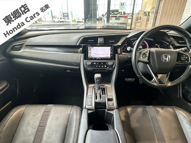 当社の中古車は、フロアマット付きで販売しておりません。予めご了承下さい。中古車という特性上匂いや見栄えなどの状態が左右される為です。純正マット、車種専用社外品マットをご購入いただけます。