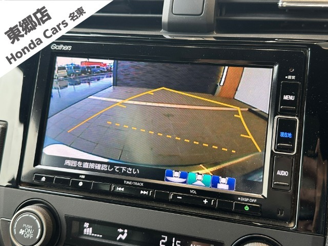 後退時にハンドルを切るとモニター内のガイドラインも動きますので、タイヤ角がどのようになっているか分かりますので安心感が増します！！