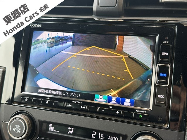 後退時にハンドルを切るとモニター内のガイドラインも動きますので、タイヤ角がどのようになっているか分かりますので安心感が増します！！