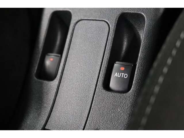 運転席はオート機能付のパワーウィンドウです！