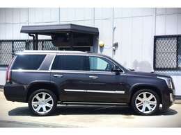 革巻きステアリング　ステアリングヒーター　クルーズコントロール　ステアリングスイッチ　クールボックス