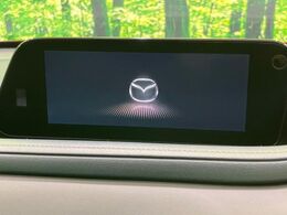 【純正ナビ】人気の純正ナビを装備しております。ナビの使いやすさはもちろん、オーディオ機能も充実！キャンプや旅行はもちろん、通勤や買い物など普段のドライブも楽しくなるはず♪