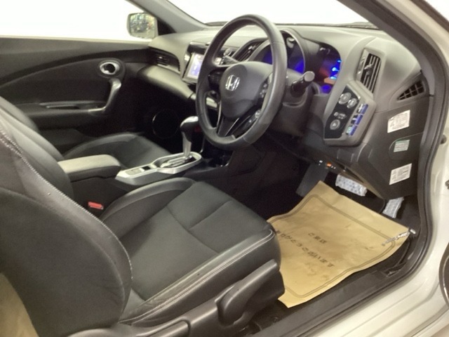 シートはフィット性も良く、楽な運転姿勢を保てます。