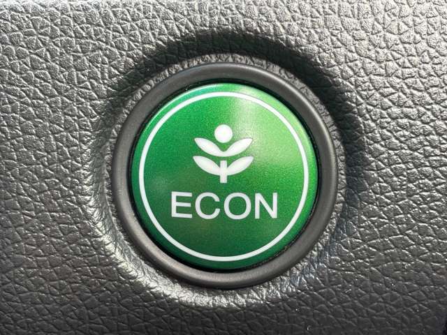 「ECONスイッチ」 エンジン、トランスミッション、エアコンの作動を制御して、省燃費運転をしやすくするように制御します♪