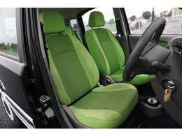 笹カラーのシートです笑 意外としっかりした作りで長距離ドライブも楽です♪