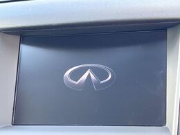 【メーカー純正ナビ】インテリアに溶け込むスタイリッシュな「専用設計」メーカーナビを装備♪視認性や操作性など基本性能にも優れ、より上質なカーライフをお楽しみいただけます。