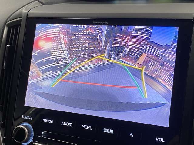 【バックカメラ】運転席から画面上で安全確認ができます。駐車が苦手な方にもオススメな便利機能です。