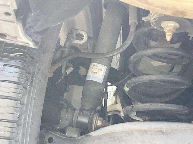 お車を安心してお乗りいただく為には、足回りの定期点検が欠かせません。サービスサポート（有償保証）では無料点検もご提供しており、安心のカーライフをお過ごしいただけるサポート体制が整っています。
