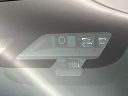 【三菱e-Assist】走行中に前方の車両等を認識し、衝突しそうな時は警報とブレーキで衝突回避と被害軽減をアシスト。より安全にドライブをお楽しみいただけます。