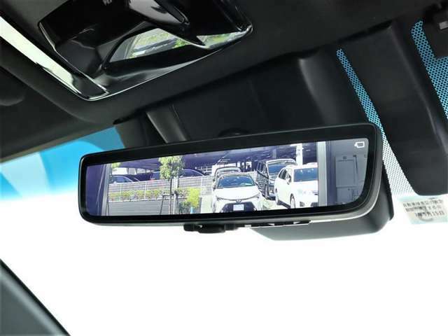 デジタルインナーミラー装備！車両後方のカメラの映像をデジタル補正で視認性を向上させてインナーミラー内に表示します♪視界を遮るものがなく、後席に同乗者がいても後方を確認しやすく安心です♪