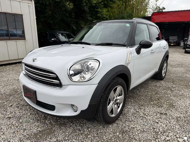 シートの隙間、座席下など細かい部分も徹底清掃しております。