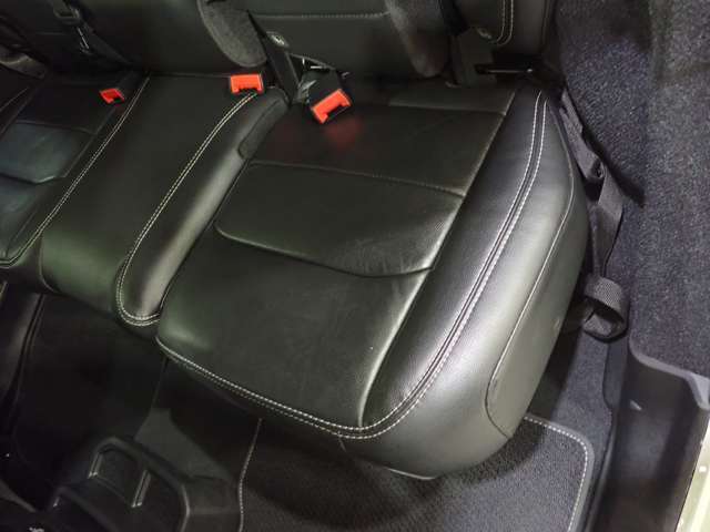 カーライフをサポートする為にも、全セールススタッフが保険の有資格者でございます。お客さまのニーズにあったプランをご提案させていただきます。Jeepオーナー様専用の自動車保険があるのをご存じですか？