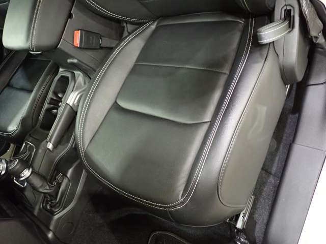 高品質な車両をご提供すること、保証体制はもちろん、何よりも、お客さまに安心と信頼を与えられる存在でなければなりません。そんな特別なスタッフになる、これが当社全スタッフの目標です。