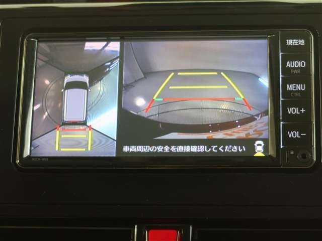 パノラミックビューモニター付きです。車両を上から見たような映像をモニター画面に表示。運転席からの目視では見にくい、車両周辺の状況をリアルタイムでしっかり確認できます。