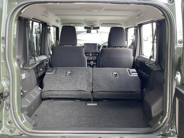 【シートアレンジ】乗せる人数、荷物によってシートアレンジは自由自在です！軽い力でシートを動かせます。開口部は低く、重い荷物もラクに積み下ろしできます。
