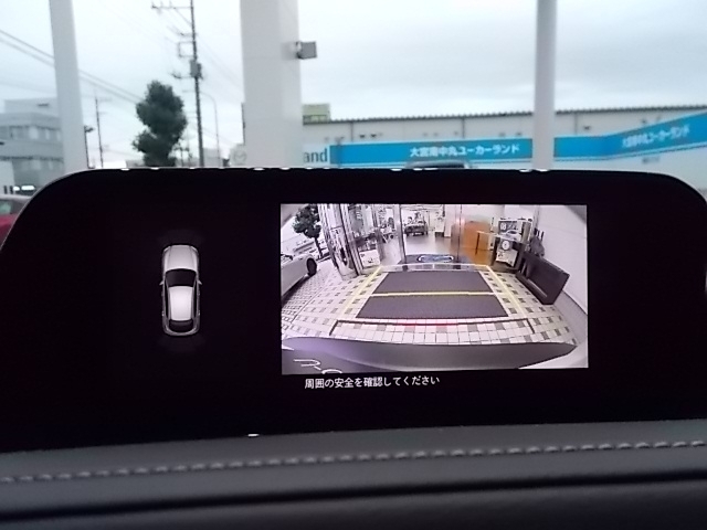 駐車が苦手な方も安心なバックカメラが装着されています。