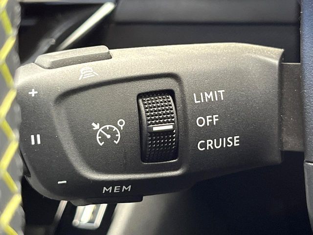 ●レーダークルーズコントロール：前の車との車間距離を一定にとりつつ、一定速度で自動走行してくれる次世代のクルーズコントロール！主に高速道路や自動車専用道路で使用する便利な機能です！