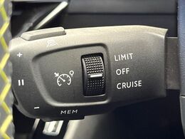 ●レーダークルーズコントロール：前の車との車間距離を一定にとりつつ、一定速度で自動走行してくれる次世代のクルーズコントロール！主に高速道路や自動車専用道路で使用する便利な機能です！