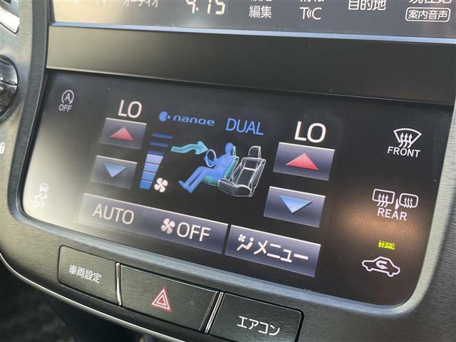 【左右独立温度コントロール式フルオートエアコン（DUAL/SYNC）】運転席側と助手席側でそれぞれ自由に温度設定ができ、快適な風量やモードなどを自動調整します！