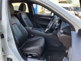 運転席・助手席です