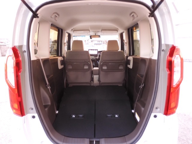 ◆リアシートを使用しない時はこの通り更に広々ラゲッジスペースの出来上がりです、たくさんの荷物が積み込み可能です！