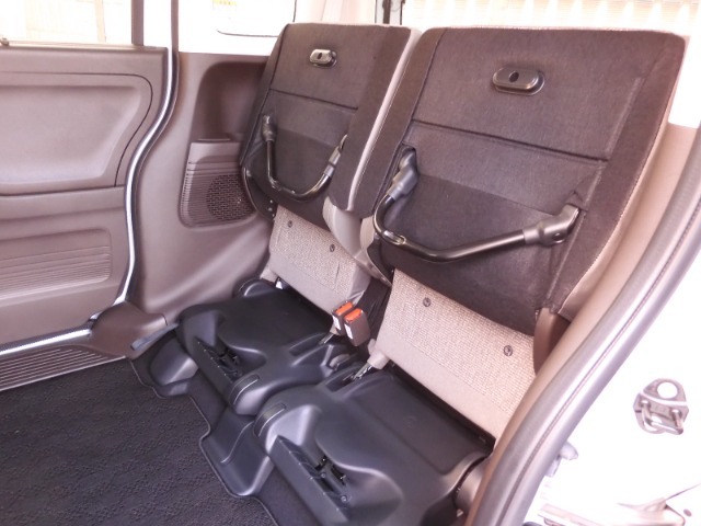 ◆チップアップ＆ダイブダウン機構付リアシート◆倒して、はね上げて。変化するシートで空間を乗る人に合わせて有効に使えます！