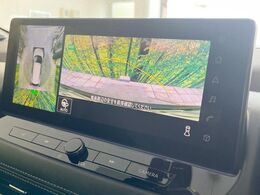 【アラウンドビューモニター】専用のカメラにより、上から見下ろしたような視点で360度クルマの周囲を確認することができます☆死角部分も確認しやすく、狭い場所での切り返しや駐車もスムーズに行えます。