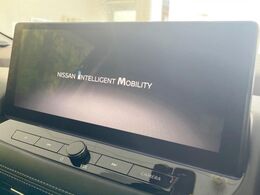 【大画面ナビ】人気の大型12.3インチナビを装備。存在感のある大画面はインパクト大！ナビ利用時のマップ表示は見やすく、テレビやDVDは臨場感がアップ！いつものドライブがグッと楽しくなります♪