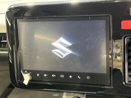 【メーカー純正ナビ】インテリアに溶け込むスタイリッシュな「専用設計」メーカーナビを装備♪視認性や操作性など基本性能にも優れ、より上質なカーライフをお楽しみいただけます。