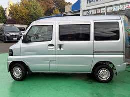 小さな傷凹みがありますが全体的にはきれいです