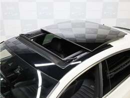 ■電動パノラマスライディングルーフ