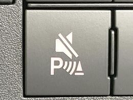 【クリアランスソナー】バンパーに付いたセンサーが障害物を検知！一定の距離に近づくとアラートで教えてくれます♪狭い駐車スペースや車庫入れ時も安心ですね☆