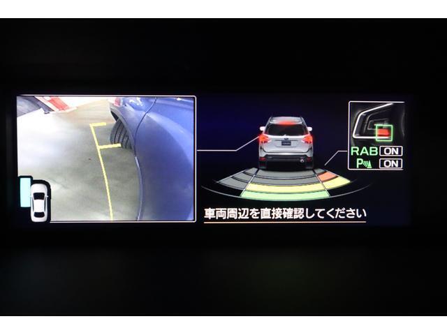 マルチファンクションディスプレイ。燃費表示など各種表示と設定が出来、異常を検知すると警告表示が割り込み表示したり、サイドビューモニターのカメラ映像もここに表示します。