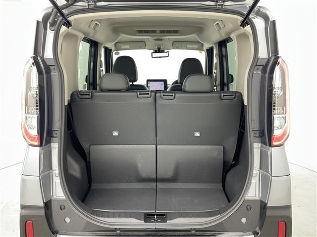 【トランク】積み込みやすくて、たっぷり積める荷室です。シートアレンジできるものは、乗車人数と荷物の量や大きさによってシートを動かすことができるので、より快適なドライブが可能です！