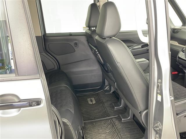 【フロアマット】車内を綺麗に保つのには必須のアイテムです。当店ではフカフカな新品マットも絶賛取り扱い中！ぜひご相談くださいませ。