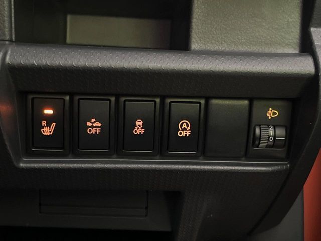 【シートヒーター】寒い日に重宝するシートヒーター！エアコンより早く温まってくれるので寒がりの人も安心ですね♪エアコンの温風は乾燥するから苦手、という方にもをおすすめです。