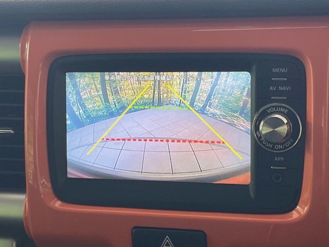 【バックカメラ】駐車時に後方がリアルタイム映像で確認できます。大型商業施設や立体駐車場での駐車時や、夜間のバック時に大活躍！運転スキルに関わらず、今や必須となった装備のひとつです！