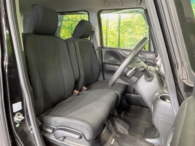 運転席シート廻りは使用感も少なく、良好な状態となっています。丁寧に使われていたことがよくわかりますね。