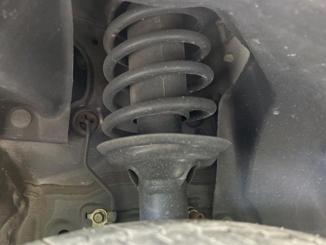 お車を安心してお乗りいただく為には、足回りの定期点検が欠かせません。サービスサポート（有償保証）では無料点検もご提供しており、安心のカーライフをお過ごしいただけるサポート体制が整っています。