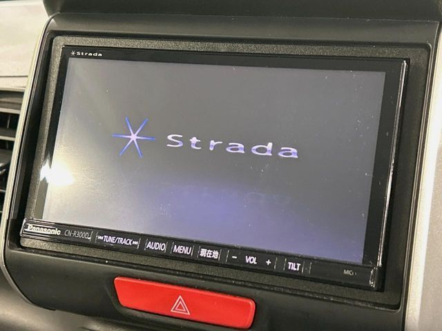 【フルセグTV付ナビゲーション】使いやすいナビで目的地までしっかり案内してくれます。各種オーディオ再生機能も充実しており、お車の運転がさらに楽しくなります！！