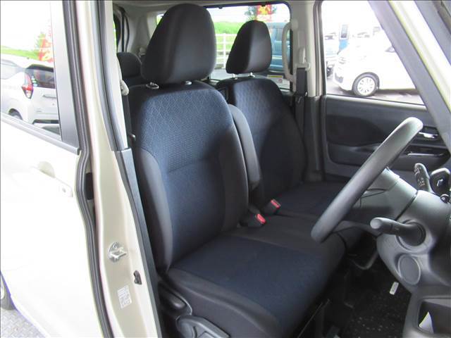 運転席シートは使用感が少なく、良好な状態になっております。前オーナーが綺麗に使っていたのがわかりますね。