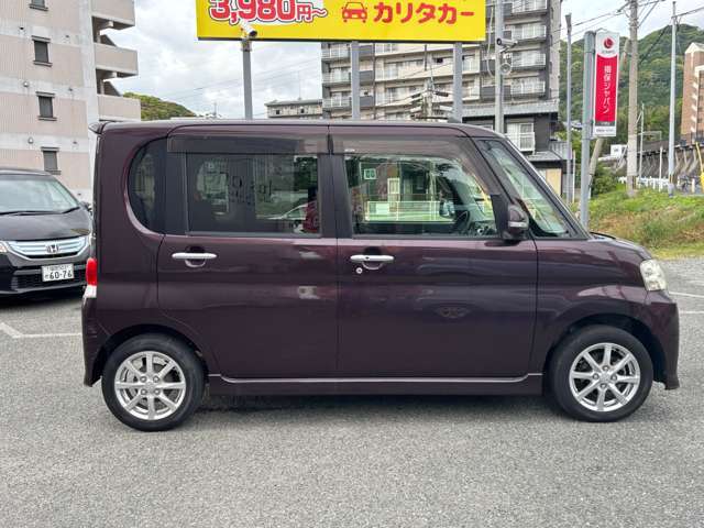 お客様が気持ち良くお車をお乗りできるように、外装、内装、エンジンルームまで徹底的に磨き上げてご納車！磨き専門のスタッフが隅々までお車を清掃してお渡し致します！！