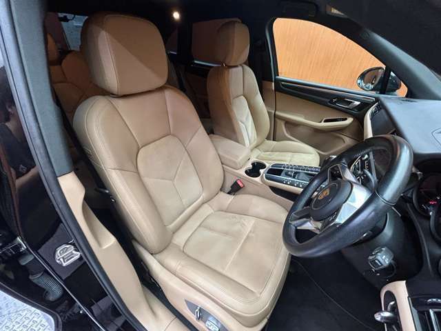 安心してカーライフを始めていただくことが出来るよう、納車前にディーラー整備工場もしくは熟練メカニックが在籍する輸入車専門の整備工場にて点検を行い、必要な整備を実施いたします。