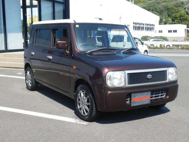 プラウドでは20代、30代のスタッフが元気よく対応させていただきます！「どんな車両があるのか見に来た」「ちょっと現車を見てみたい」などお気軽にご来店、ご相談ください♪