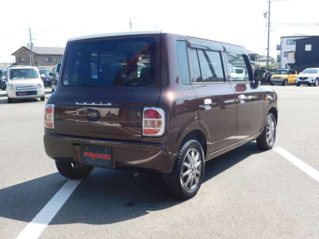車両入庫チェックではエンジン・機関系をはじめ、電装装備、内装など100項目以上のチェックをしています。試乗も行なっていますのでご安心下さい。
