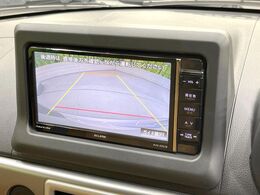【バックカメラ】駐車時に後方がリアルタイム映像で確認できます。大型商業施設や立体駐車場での駐車時や、夜間のバック時に大活躍！運転スキルに関わらず、今や必須となった装備のひとつです！