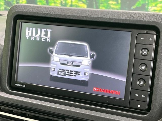 【純正ナビ】人気の純正ナビを装備。オーディオ機能も充実しており、Bluetooth接続すればお持ちのスマホやMP3プレイヤーの音楽を再生可能！毎日の運転がさらに楽しくなります！！
