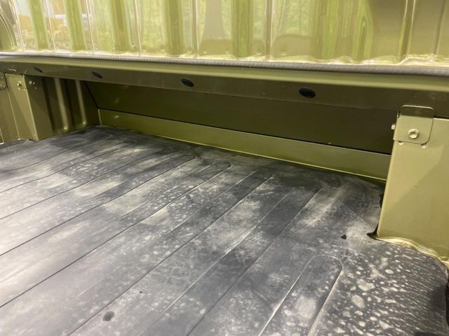 積み下ろしのしやすいデッキにはたっぷりと荷物を積み込んでいただけます。遊びから仕事まで、様々なシーンで頼れます♪