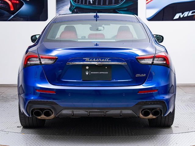 もちろんサラウンドビューモニター+パークセンサーを搭載。駐車時の不安を軽減。